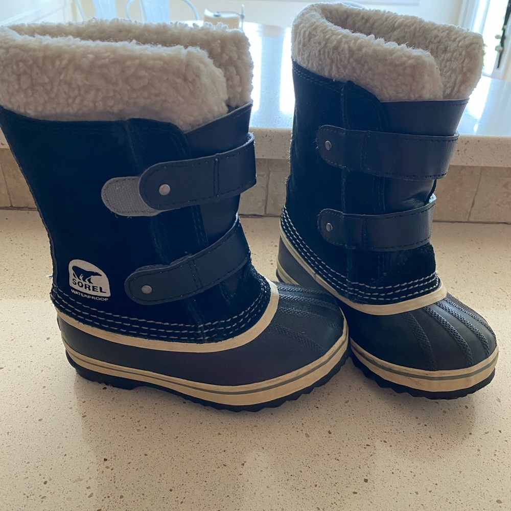 Little kids Sorel waterproof snow boots
